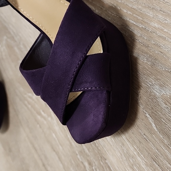 Tina Crossover Platform Sandal - Picture 3 of 9